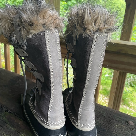 Sorel Joan of Arctic Black and Gray Winter Boots with Faux Fur Trim - Picture 5 of 14